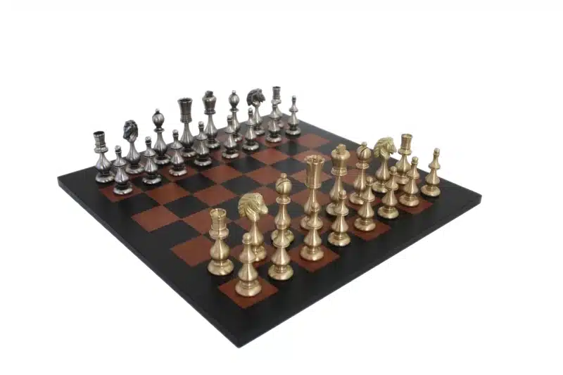 Jeu d'Echecs Grand Oriental en Laiton Massif & Échiquier en Cuir Véritable