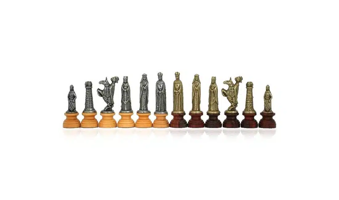 Jeu d'Echecs Médiéval - Échiquier Jeu de Dames & Backgammon en Similicuir Marron / Noir avec Compatiment de Rangement & Jeu d'Echecs en Métal - Image 5