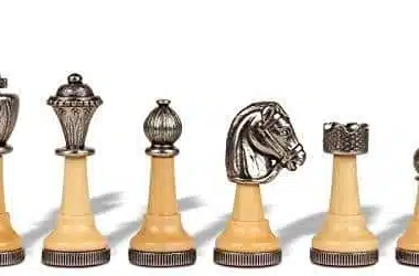 Échiquier Cadre en Bois et Plateau de Jeu Effet Laiton & Jeu d'Échecs Staunton en Métal et Bois - Image 5