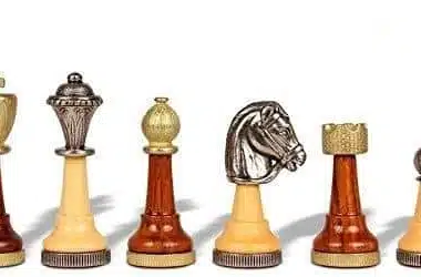 Échiquier Cadre en Bois et Plateau de Jeu Effet Laiton & Jeu d'Échecs Staunton en Métal et Bois - Image 4