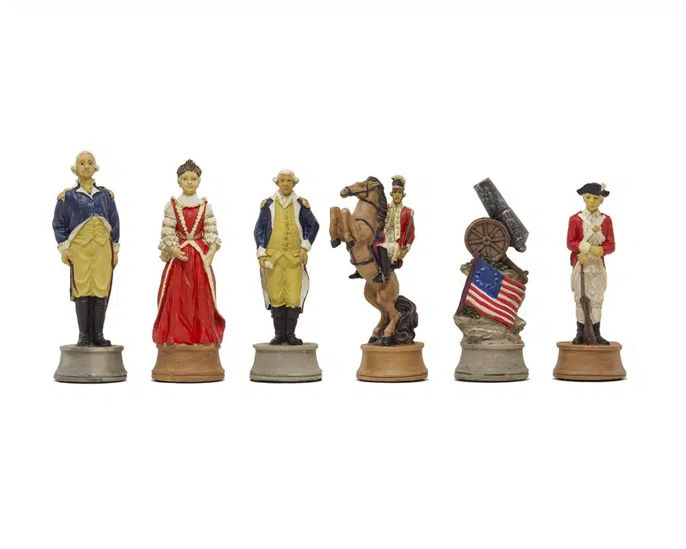 Jeu d'Echecs Guerre d'Indépendance des Etats Unis en Résine & Échiquier en Similicuir avec Compartiment de Rangement - Image 4