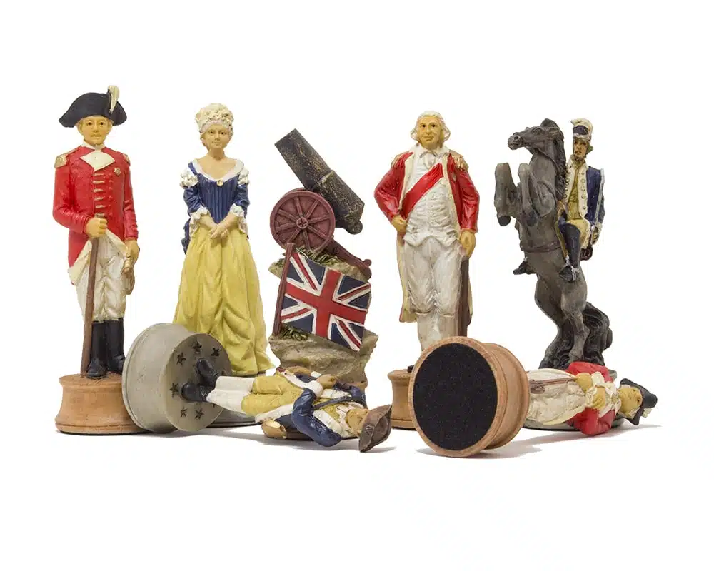 Jeu d'Echecs Guerre d'Indépendance des Etats Unis en Résine & Échiquier en Similicuir avec Compartiment de Rangement - Image 3