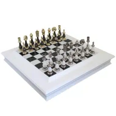 Grand Jeu d'Echecs en Bois et Métal Noir et Blanc & Échiquier en Marbre et Bois Laqué avec Rangement