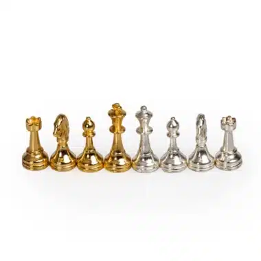 Petit Échiquier en Verre Blanc et Noir & Jeu d'Échecs en Métal Plaqué Or / Argent - Image 6