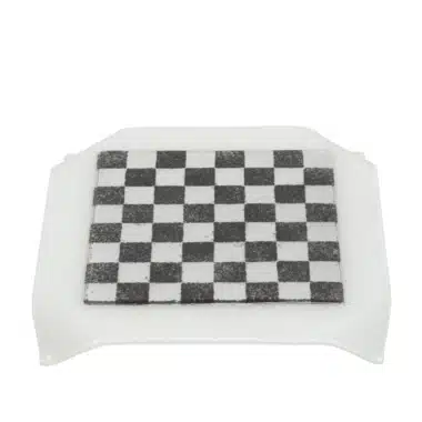 Petit Échiquier en Verre Blanc et Noir & Jeu d'Échecs en Métal Plaqué Or / Argent - Image 11