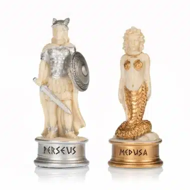 Figurines Persée argenté et Méduse dorée, pièces du jeu d'échecs