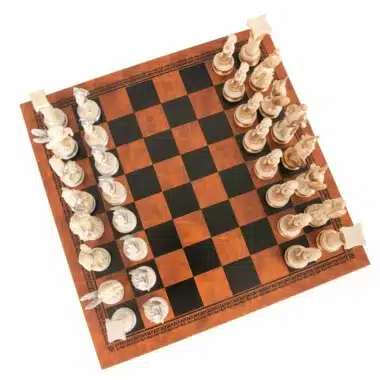Jeu d'échecs Mythologie Grecque vu de dessus sur échiquier similicuir