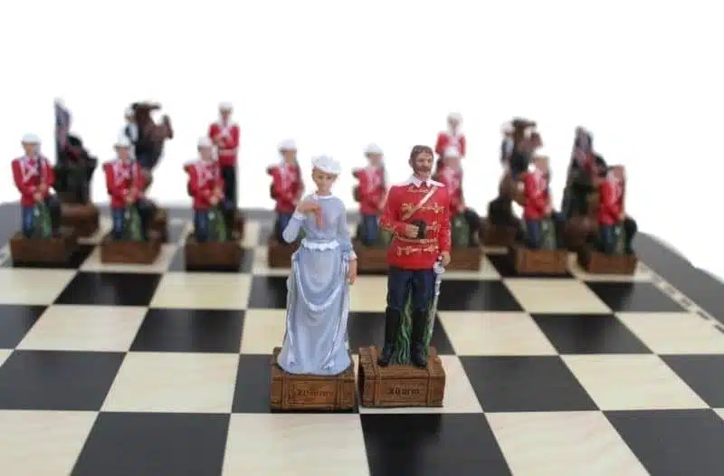 Jeu d'Echecs Britannique VS Zoulous - Échiquier en Bois & Jeu d'Échecs en Résine Peint à la Main - Image 2