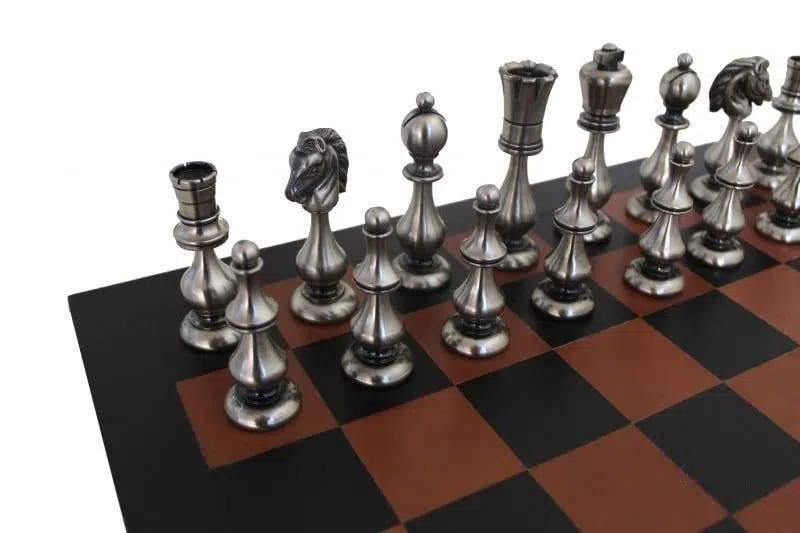 Jeu d'Echecs Grand Oriental en Laiton Massif & Échiquier en Cuir Véritable - Image 2