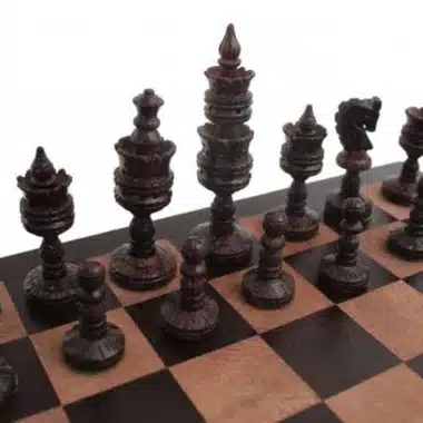 Jeu d'Echecs Sculpté en Bois de Palissandre & Échiquier en Cuir Véritable - Image 2