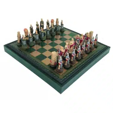 Jeu d'Echecs Romains vs Gladiateurs en Résine et Échiquier en Similicuir avec Compartiment de Rangement