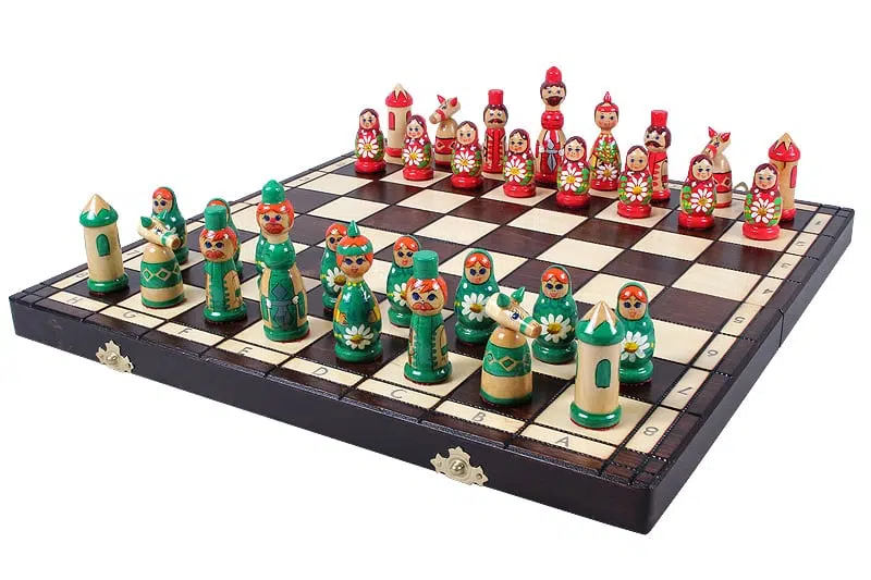 Jeu d'Echecs en Bois pour Enfants Babushka Poupées Russes Vert