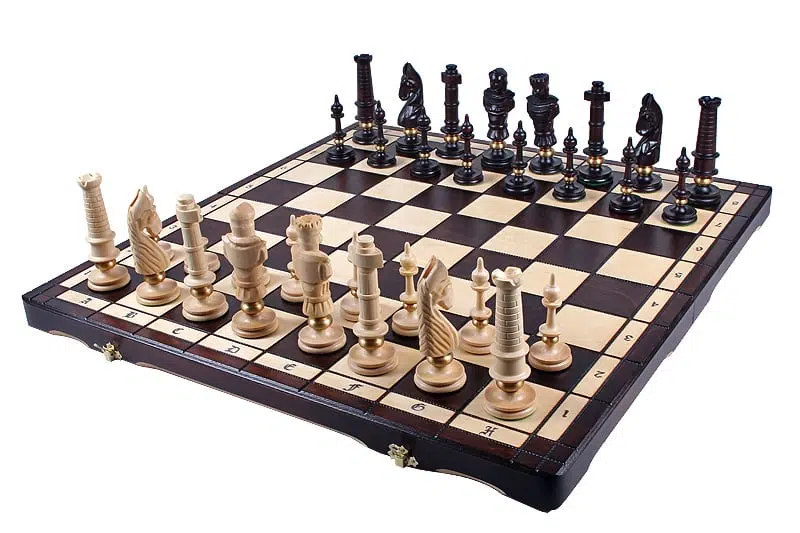 Grandes Pieces Echecs Sculptées en Bois et Echiquier Pliant en Bois avec Rangement