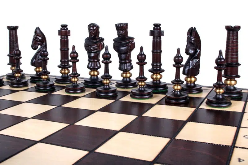Grandes Pieces Echecs Sculptées en Bois et Echiquier Pliant en Bois avec Rangement - Image 3