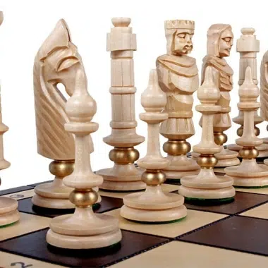 Grandes Pieces Echecs Sculptées en Bois et Echiquier Pliant en Bois avec Rangement - Image 6