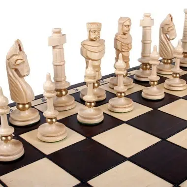 Grandes Pieces Echecs Sculptées en Bois et Echiquier Pliant en Bois avec Rangement - Image 4