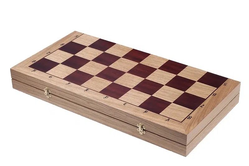 Grandes Figurines Echecs Sculptées et Echiquier Pliant en Bois avec Rangement - Image 7
