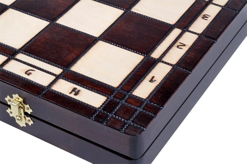 Jeu d'Echecs Sculpté en Bois et Echiquier Pliant avec Rangement - Image 10