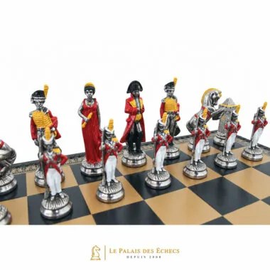 Pièces d'échecs Napoléon peintes à la main alignées sur l'échiquier