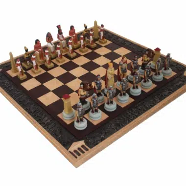 Jeu d'Echecs en Resine Romain vs Egyptien et Echiquier Orné en Résine