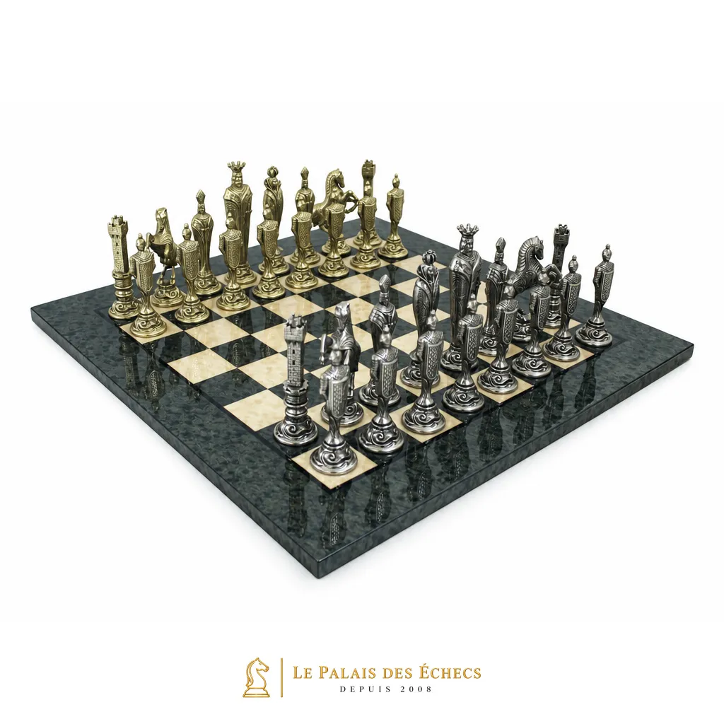Ensemble complet de figurines médiévales italiennes sur échiquier en bois de bruyère gris