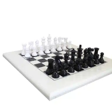 Pieces Echecs Staunton Noires et Blanches et Echiquier Blanc