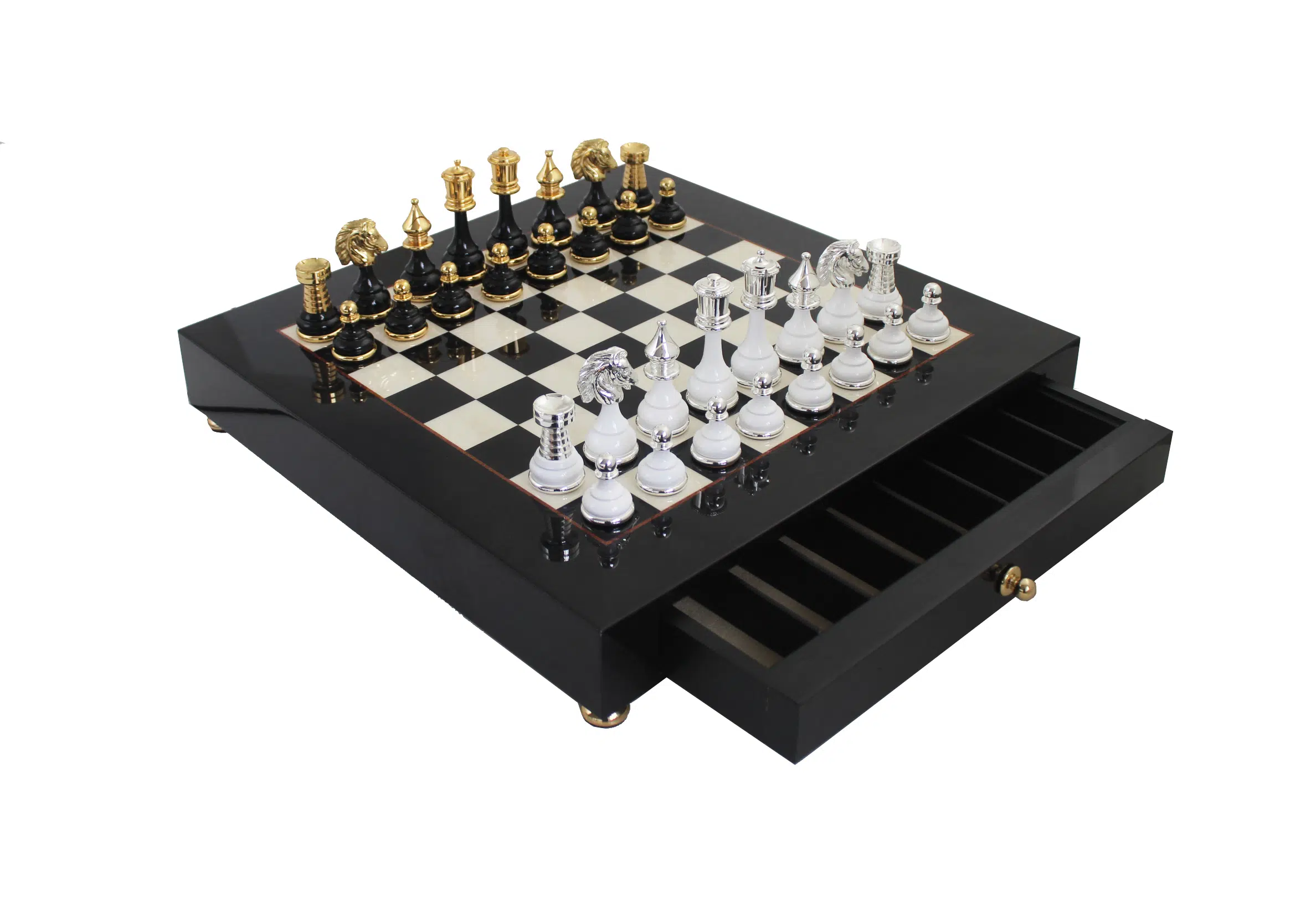 Echiquier sur Pied en Bois Noir et Blanc et Pieces d'Echecs en Laiton et Bois Noir et Blanc - Image 2