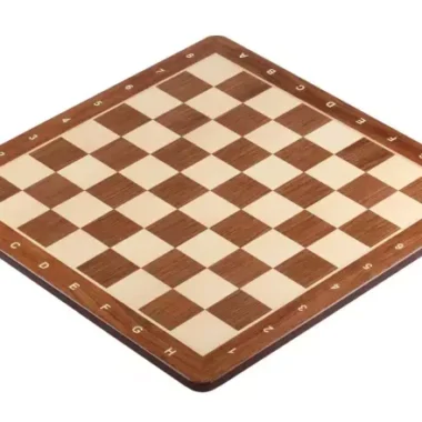 Échiquier alphanumérique en bois marron et clair vu en diagonale, sans pièces