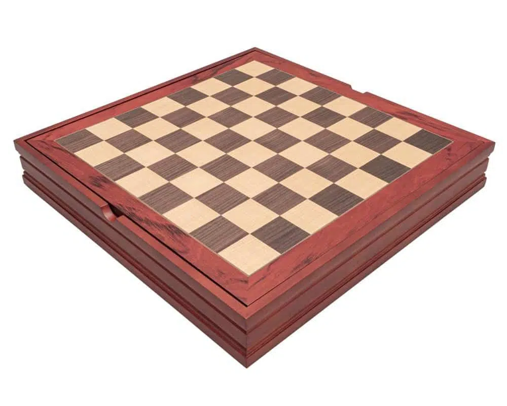 Ensemble Jeu d'Echecs Buste Squelette en Résine et Echiquier en Bois de Noyer et Erable avec Rangement - Image 5