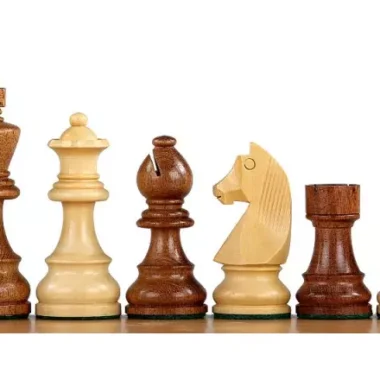 Ensemble Echiquier en Bois d'Érable et Noyer et Pieces Echecs Chevalier Allemand en Bois d'Acacia et Buis
