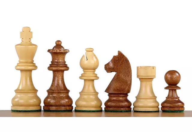 Ensemble Echiquier en Bois d'Érable et Noyer et Pieces Echecs Chevalier Allemand en Bois d'Acacia et Buis