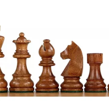 Ensemble Echiquier en Bois d'Érable et Noyer et Pieces Echecs Chevalier Allemand en Bois d'Acacia et Buis