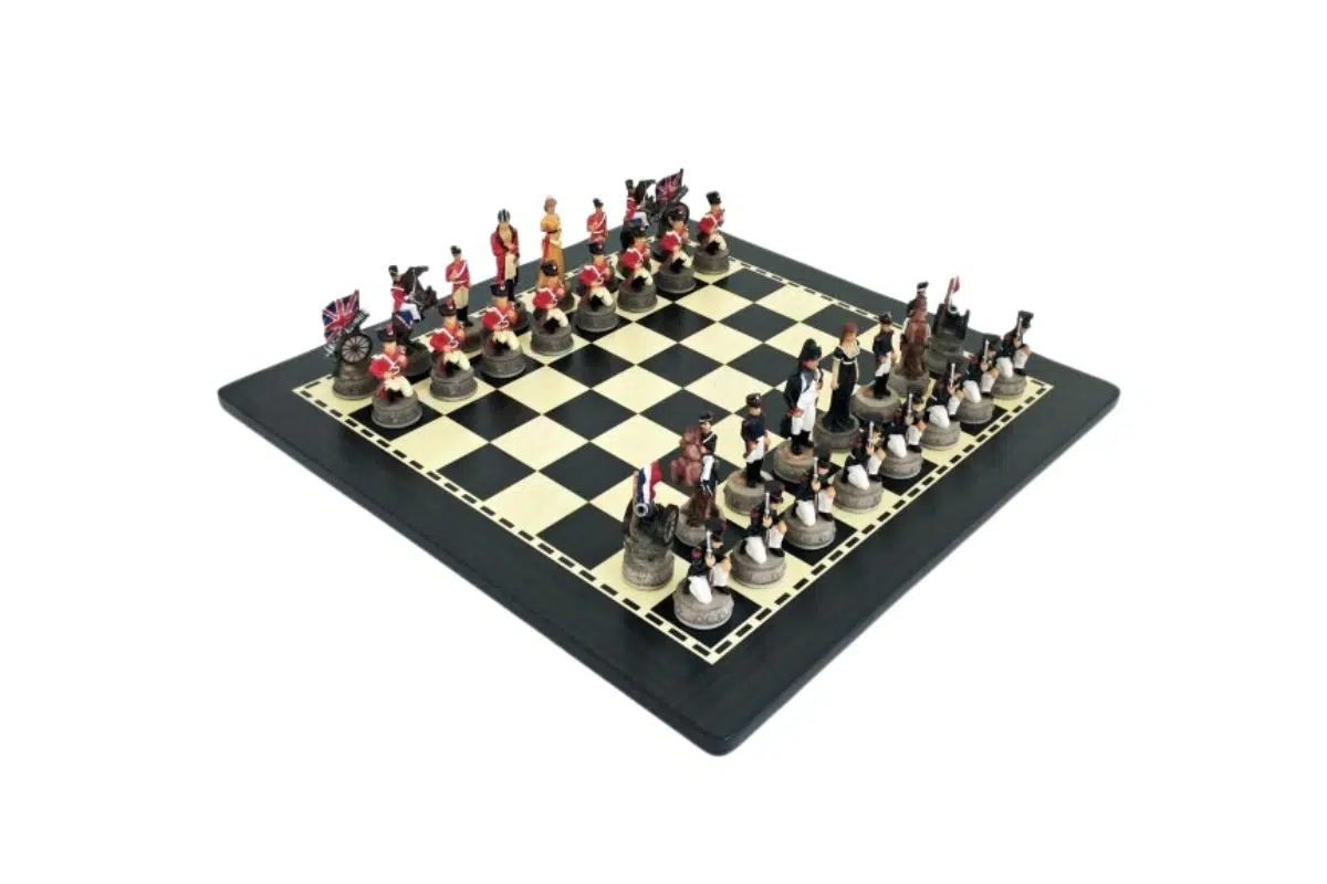 Ensemble Jeu d'Échecs Bataille de Waterloo et Échiquier en Bois