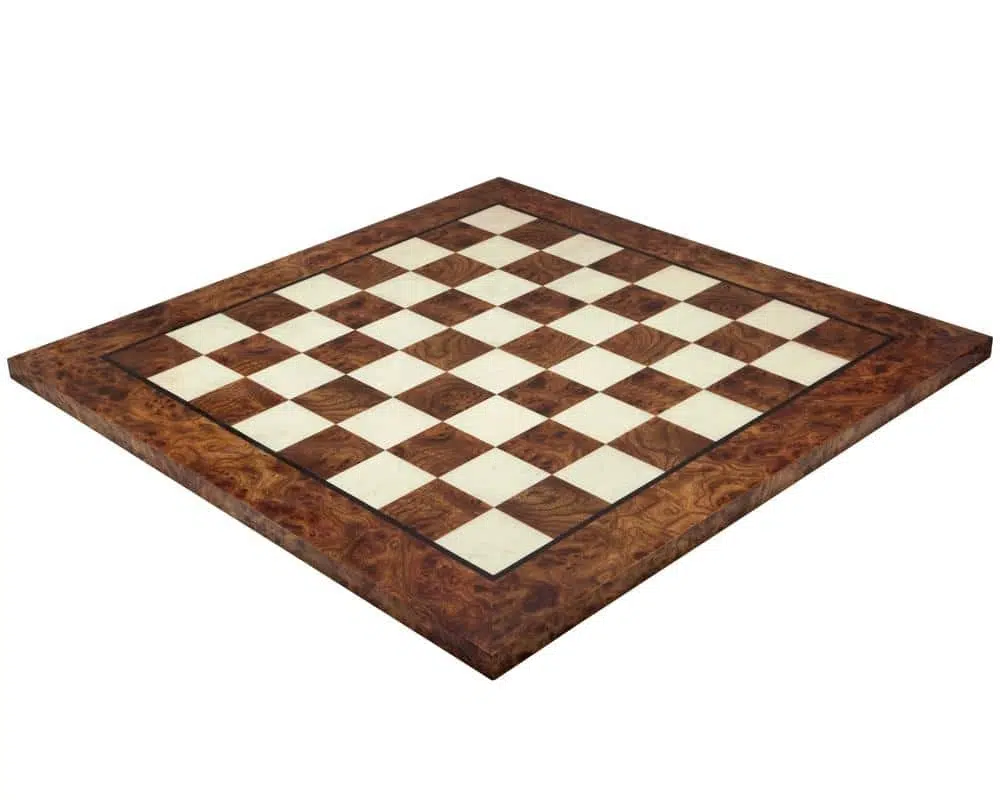 Ensemble Jeu d'Échecs en Laiton Massif et Échiquier en Bois d'Orme et de Bruyere avec Finition Brillante - Image 5