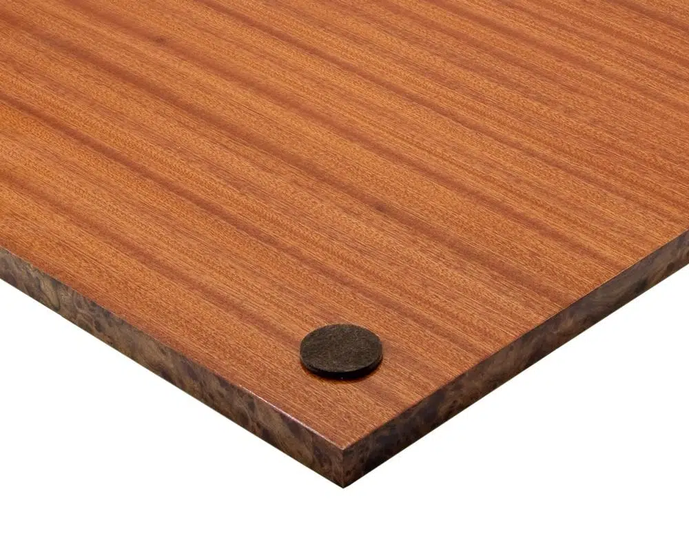 Ensemble Jeu d'Échecs en Laiton Massif et Échiquier en Bois d'Orme et de Bruyere avec Finition Brillante - Image 8