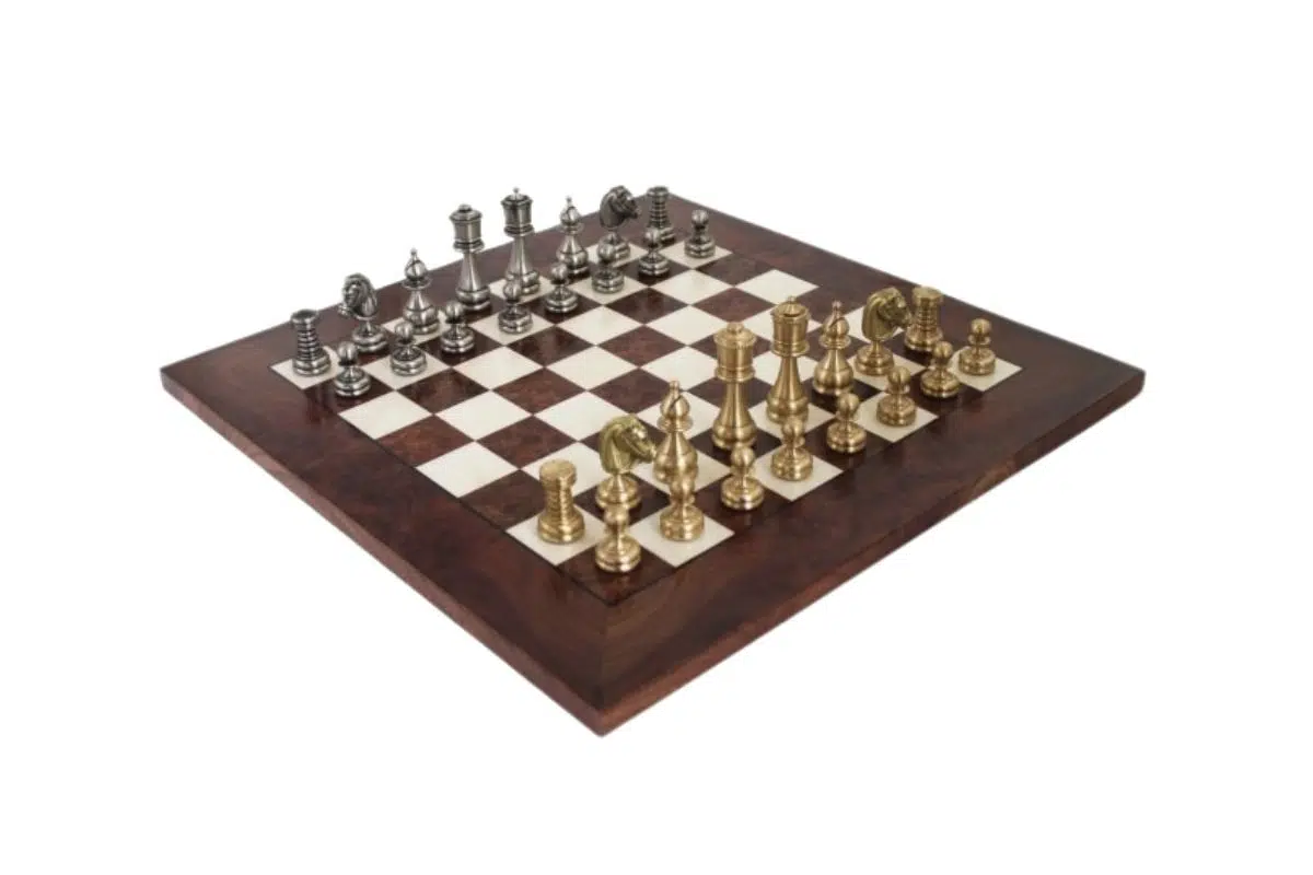Ensemble Jeu d'Échecs en Laiton Massif et Échiquier en Bois d'Orme et de Bruyere avec Finition Brillante