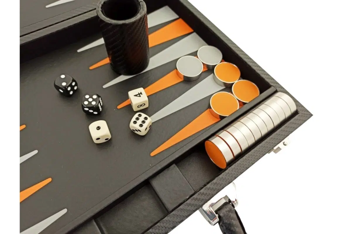 Ensemble de Backgammon Pliable en Similicuir Noir et Orange - Image 2