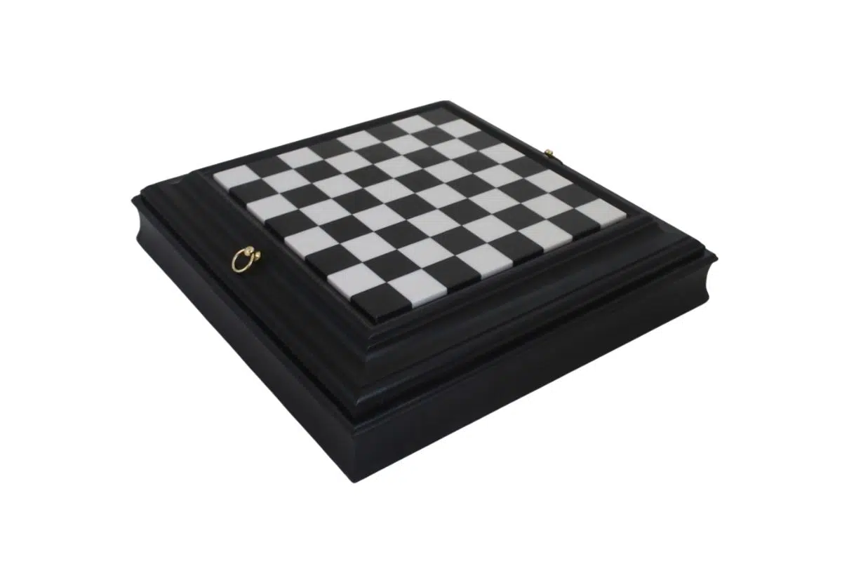 Ensemble Jeu d'Échecs en Métal Plaqué Or et Argent et Échiquier Noir et Blanc en Bois Laqué avec Plateau de Jeu en Marbre - Image 7