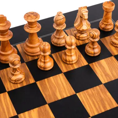 Pieces d'Echecs en Bois d'Olivier et de Buis et Echiquir en Bois d'Olivier et de Tulipier Noir avec Coffret de Rangement - Image 3