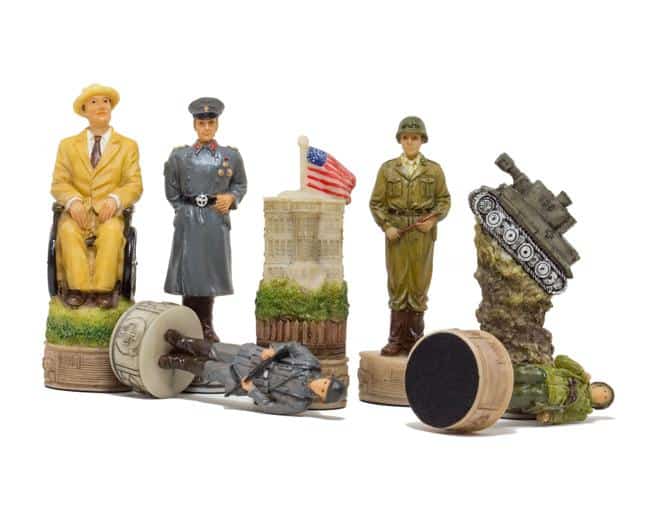 Ensemble de Jeu d'Échecs Seconde Guerre Mondiale - Pièces en Résine Peintes à la Main avec Rangement Intégré - Image 5