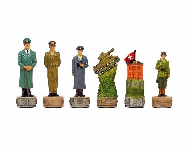 Ensemble de Jeu d'Échecs Seconde Guerre Mondiale - Pièces en Résine Peintes à la Main avec Rangement Intégré - Image 3