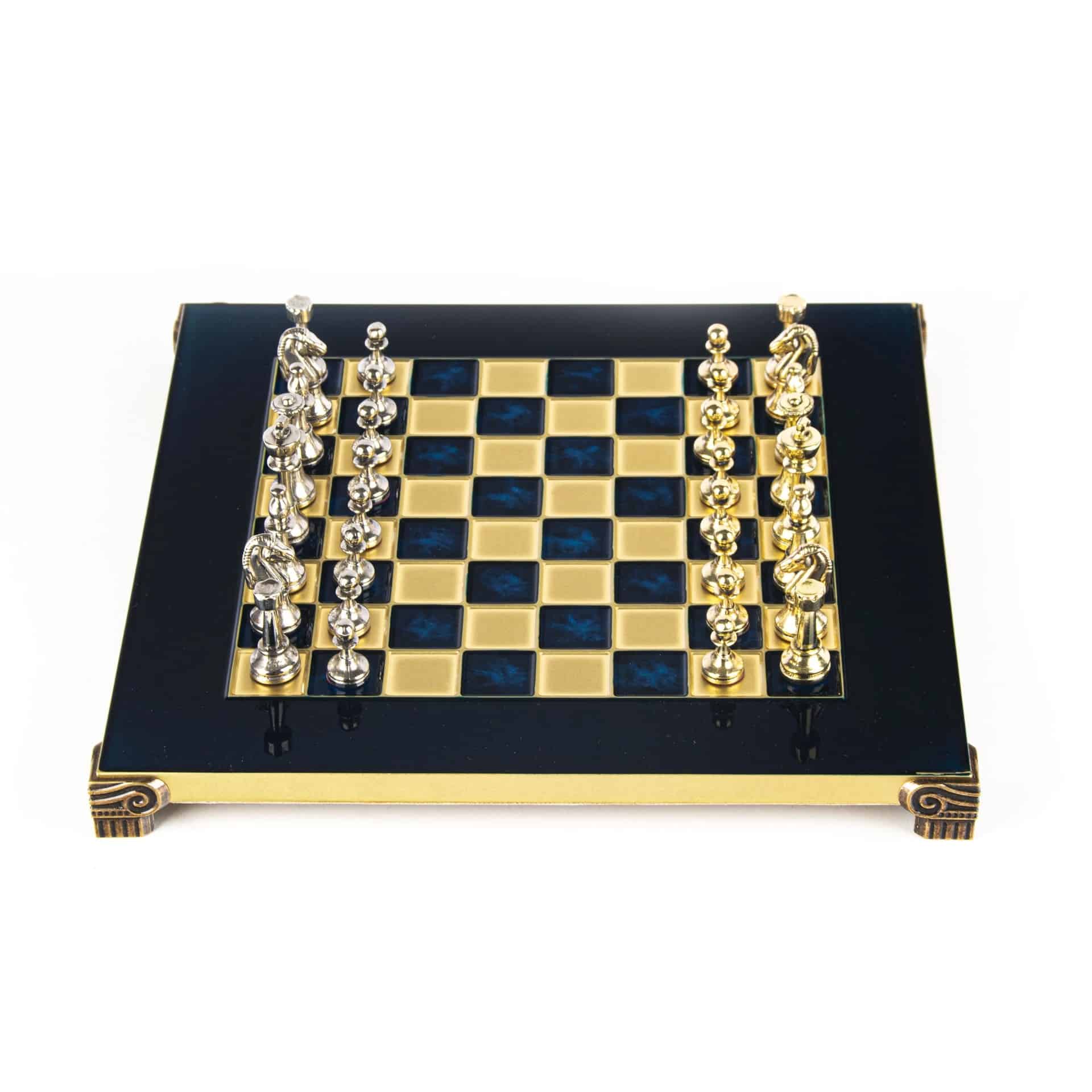 Petit Ensemble de jeu d'Echecs Staunton en Métal Argenté et Doré avec Echiquier sur Pied en Métal et Coffret de Rangement - Image 18