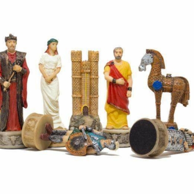 Ensemble de Jeu d'Echecs sur le Thème de la Guerre de Troie - Pièces Peintes à la main et Echiquier en Similicuir 48x48cm - Image 6
