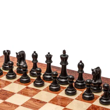 Grand Jeu d’Echecs de Salon en Bois de Buis Ebonisé avec Echiquier en Loupe d’Orme et d’Erable – Format Luxe