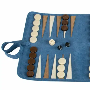 Détails du plateau de backgammon portable avec pions et dés visibles